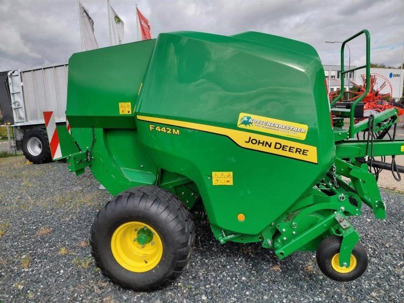 John Deere F442M