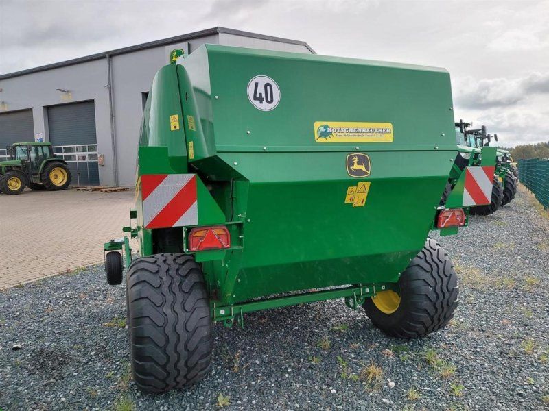 John Deere F442M