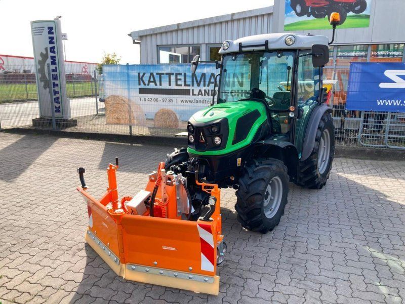 Deutz-Fahr 3060 (Neu) mit Schneeschild und Streuer