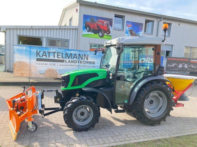 Deutz-Fahr 3060 (Neu) mit Schneeschild und Streuer