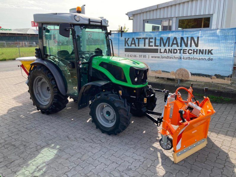 Deutz-Fahr 3060 (Neu) mit Schneeschild und Streuer