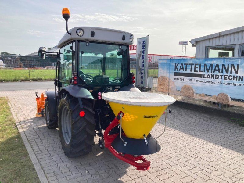 Deutz-Fahr 3060 (Neu) mit Schneeschild und Streuer