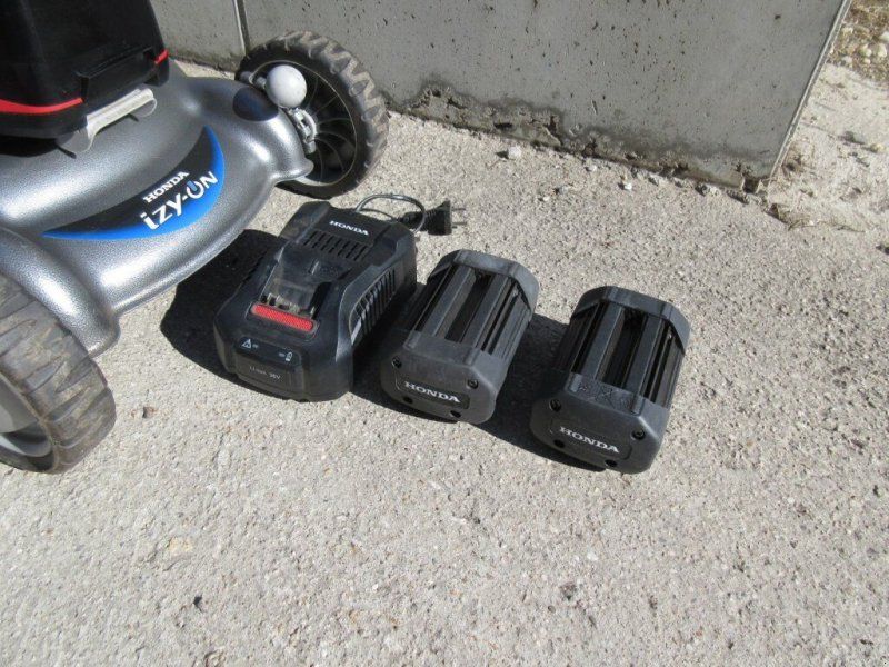 Honda HRG466 XB SEEA AKKU-Rasenmäher 2 x 6 Ah Akkus +
