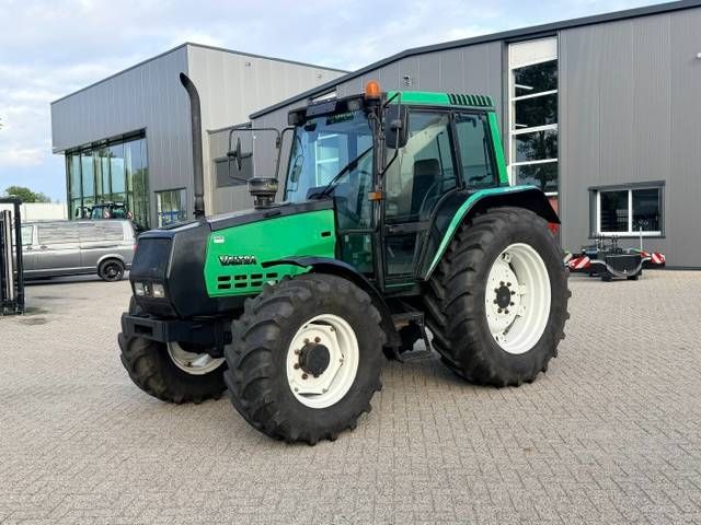 Valtra Valmet 6100 met werk!