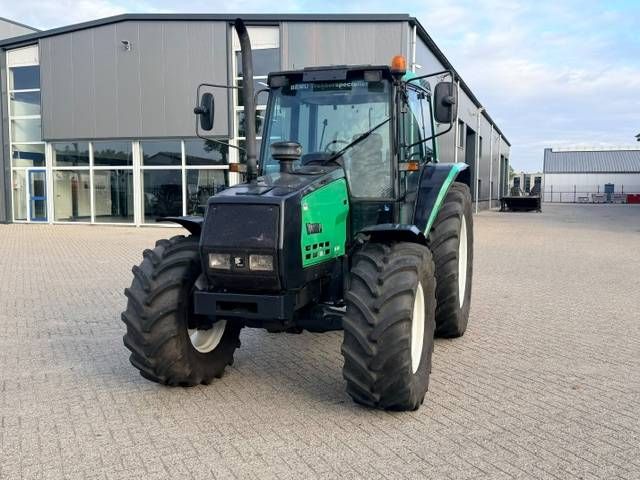 Valtra Valmet 6100 met werk!
