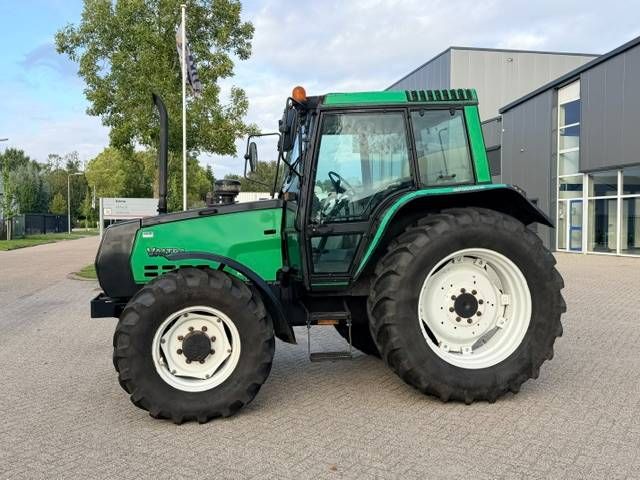 Valtra Valmet 6100 met werk!
