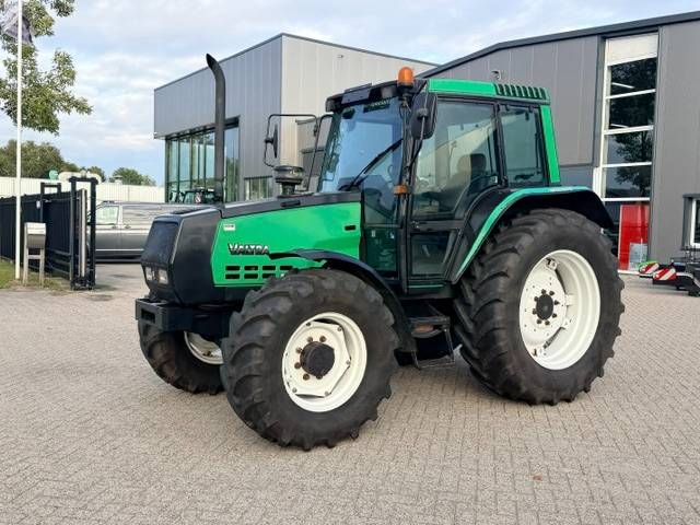 Valtra Valmet 6100 met werk!