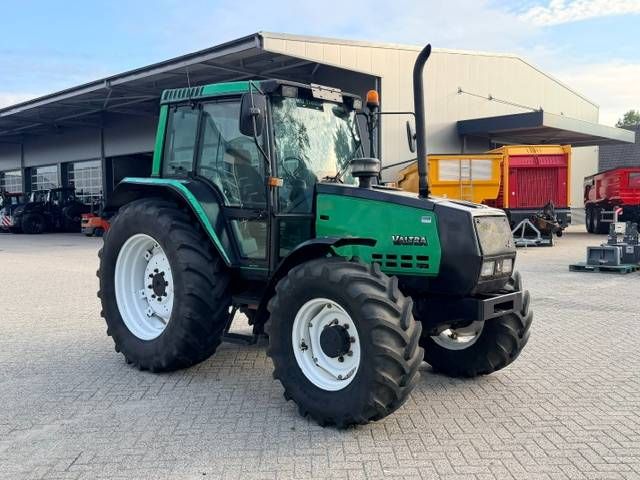 Valtra Valmet 6100 met werk!