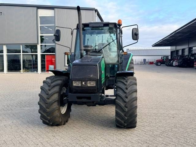 Valtra Valmet 6100 met werk!