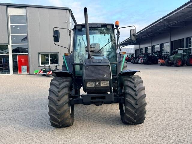 Valtra Valmet 6100 met werk!