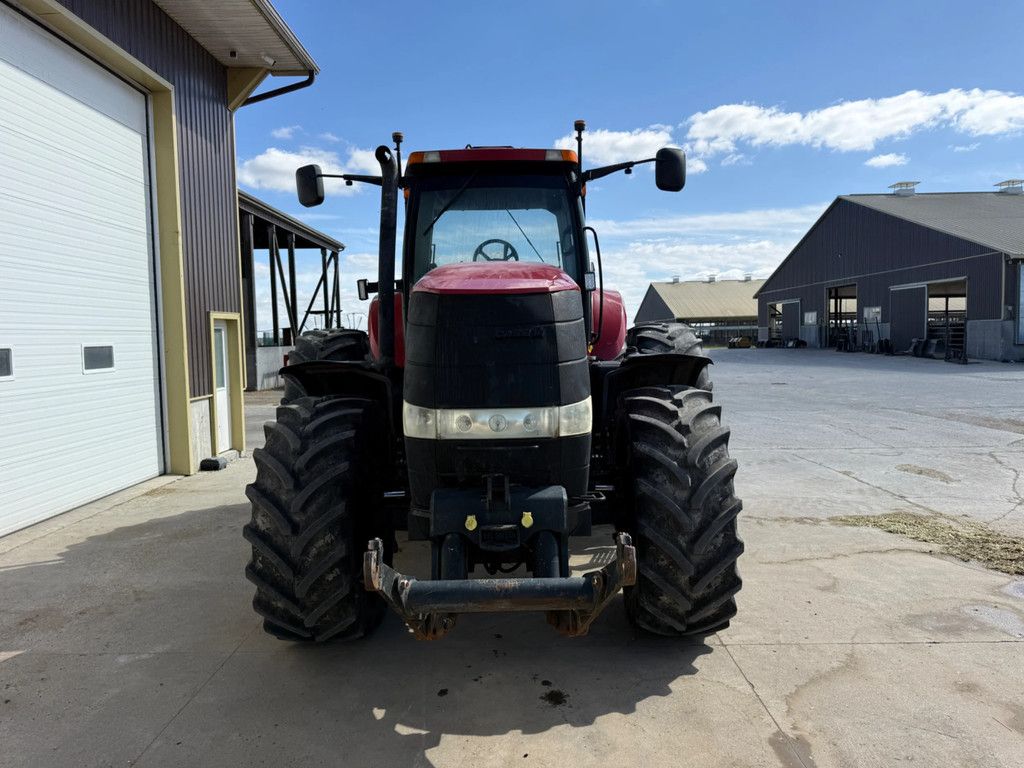 Case IH Magnum 225 CVX 2011 9200 hours Magnum 225 CVX LOCATION ON CANADA CAD