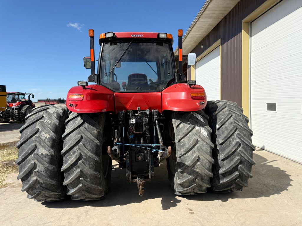 Case IH Magnum 225 CVX 2011 9200 hours Magnum 225 CVX LOCATION ON CANADA CAD