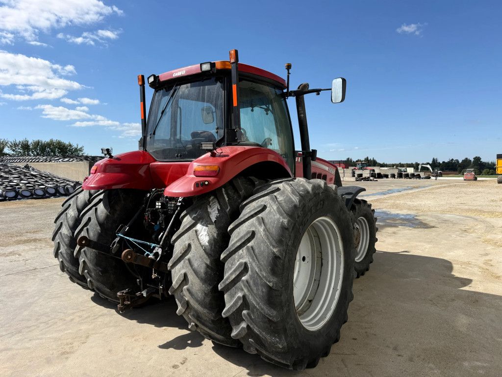 Case IH Magnum 225 CVX 2011 9200 hours Magnum 225 CVX LOCATION ON CANADA CAD