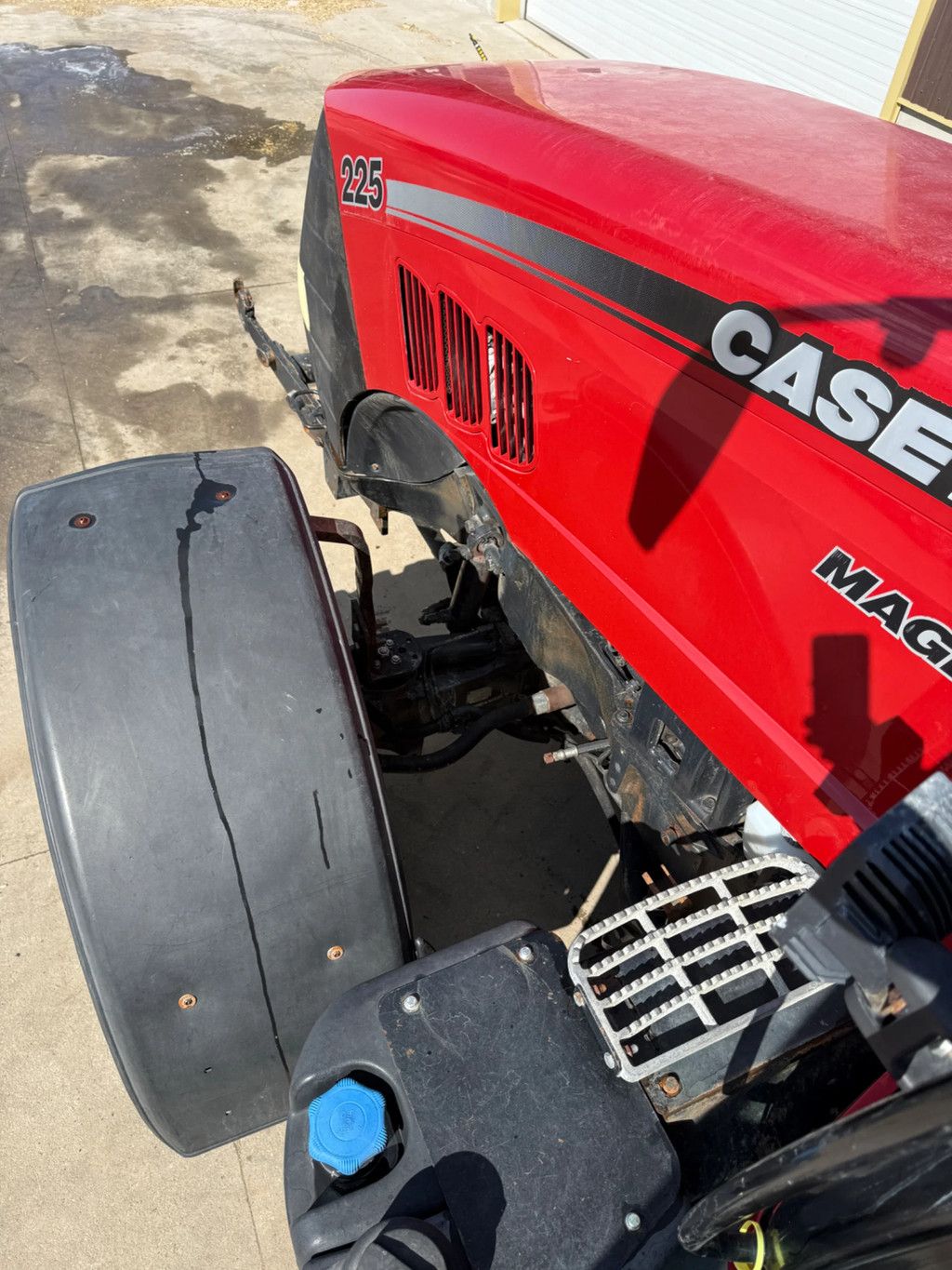 Case IH Magnum 225 CVX 2011 9200 hours Magnum 225 CVX LOCATION ON CANADA CAD