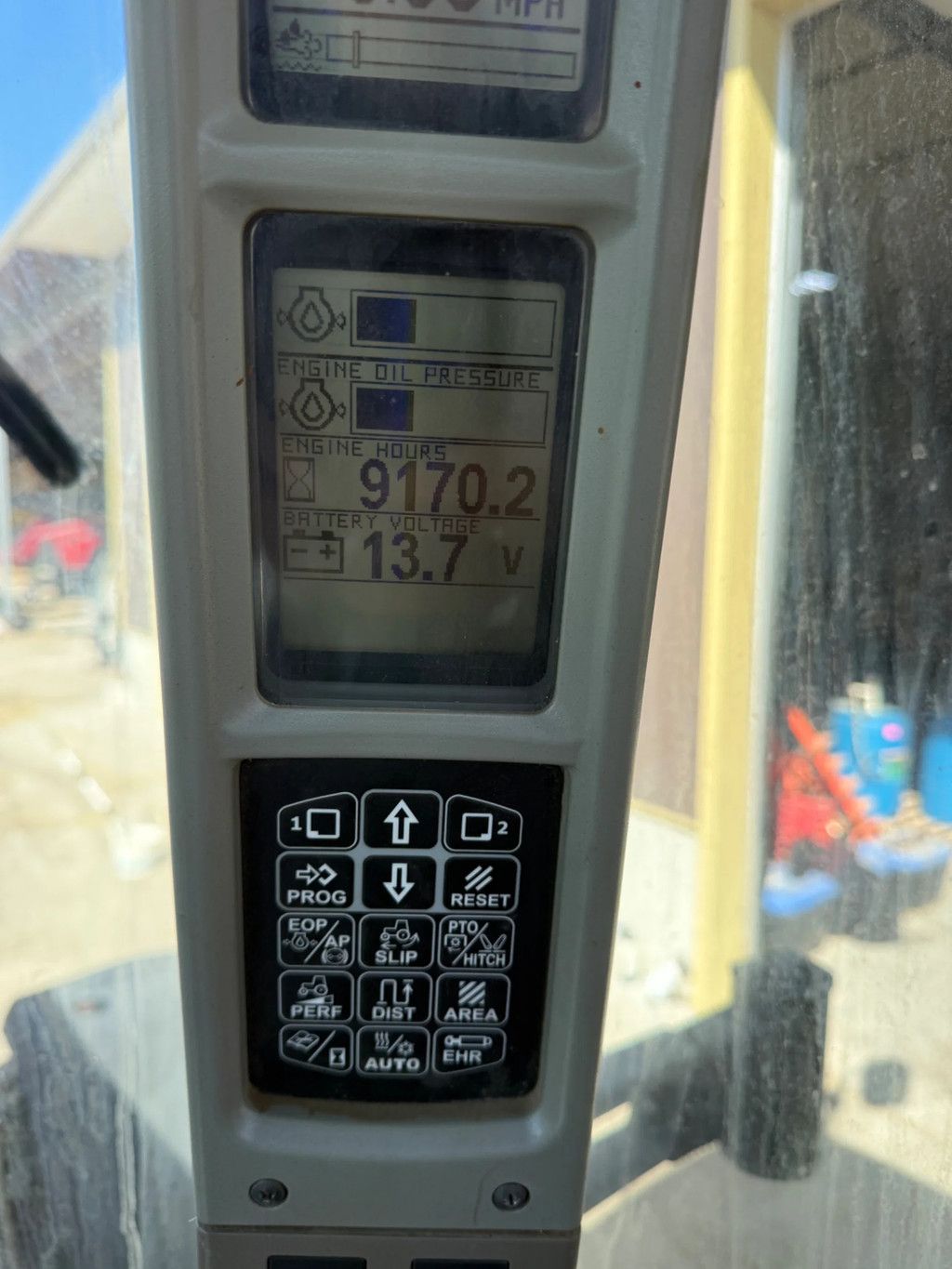 Case IH Magnum 225 CVX 2011 9200 hours Magnum 225 CVX LOCATION ON CANADA CAD