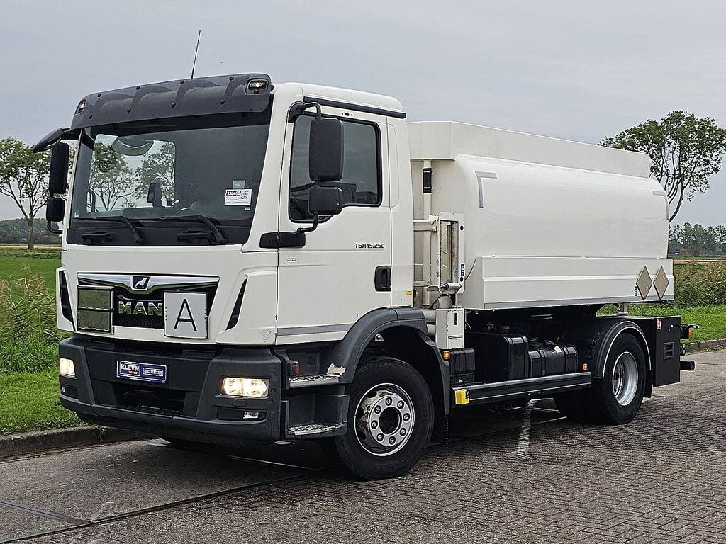 M.A.N. 15.250 TGM 9000ltr fuel +pump
