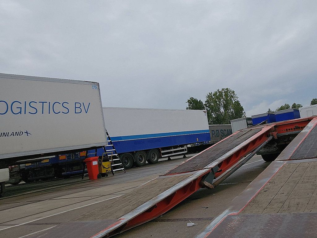 NOOTEBOOM MCOS-58-04 3x steer hydr. ramp