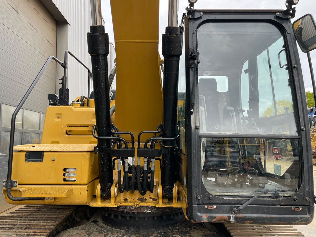 Caterpillar 320FL