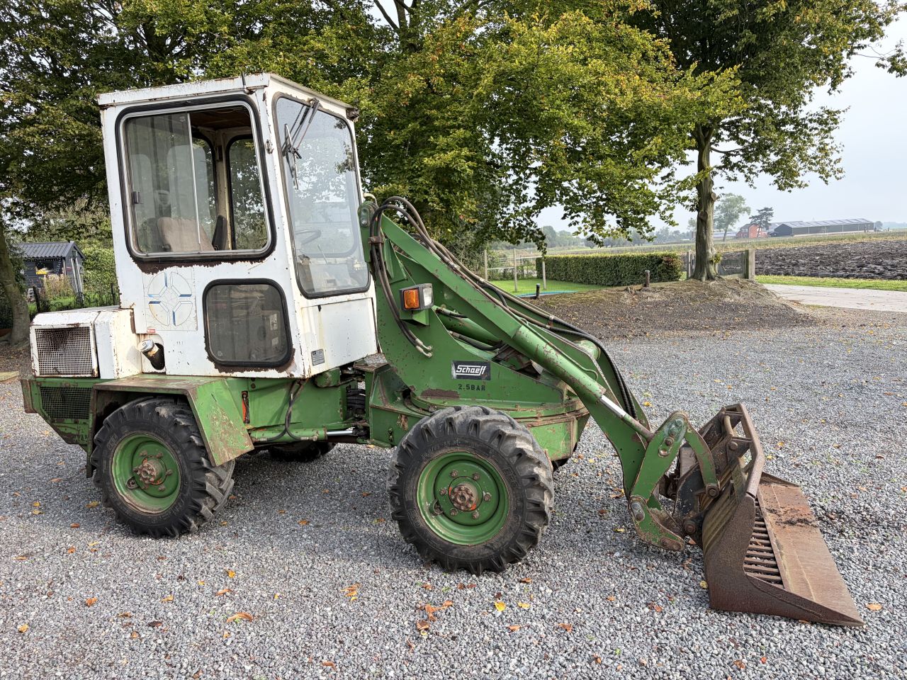 Schaeff SKS 611 minishovel met zwenkgiek