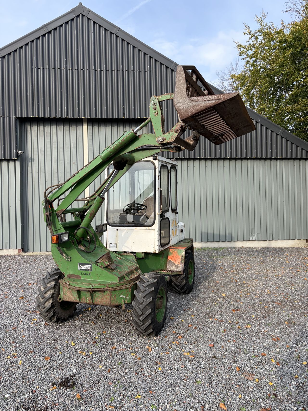 Schaeff SKS 611 minishovel met zwenkgiek