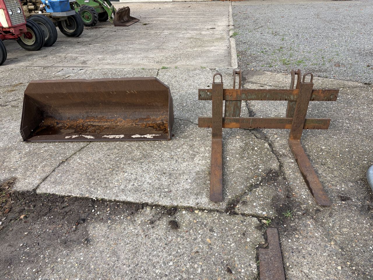 Schaeff SKS 611 minishovel met zwenkgiek
