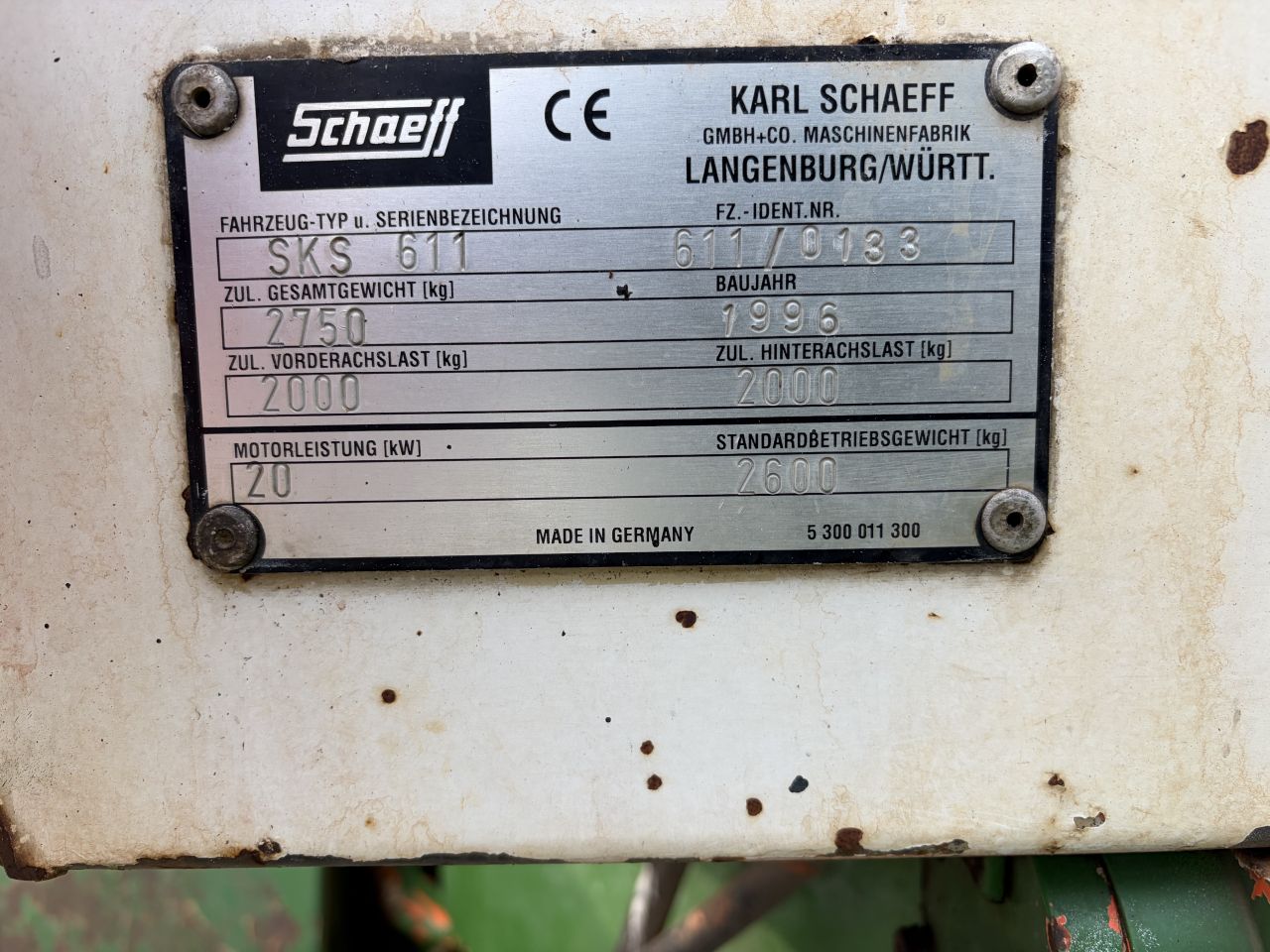 Schaeff SKS 611 minishovel met zwenkgiek