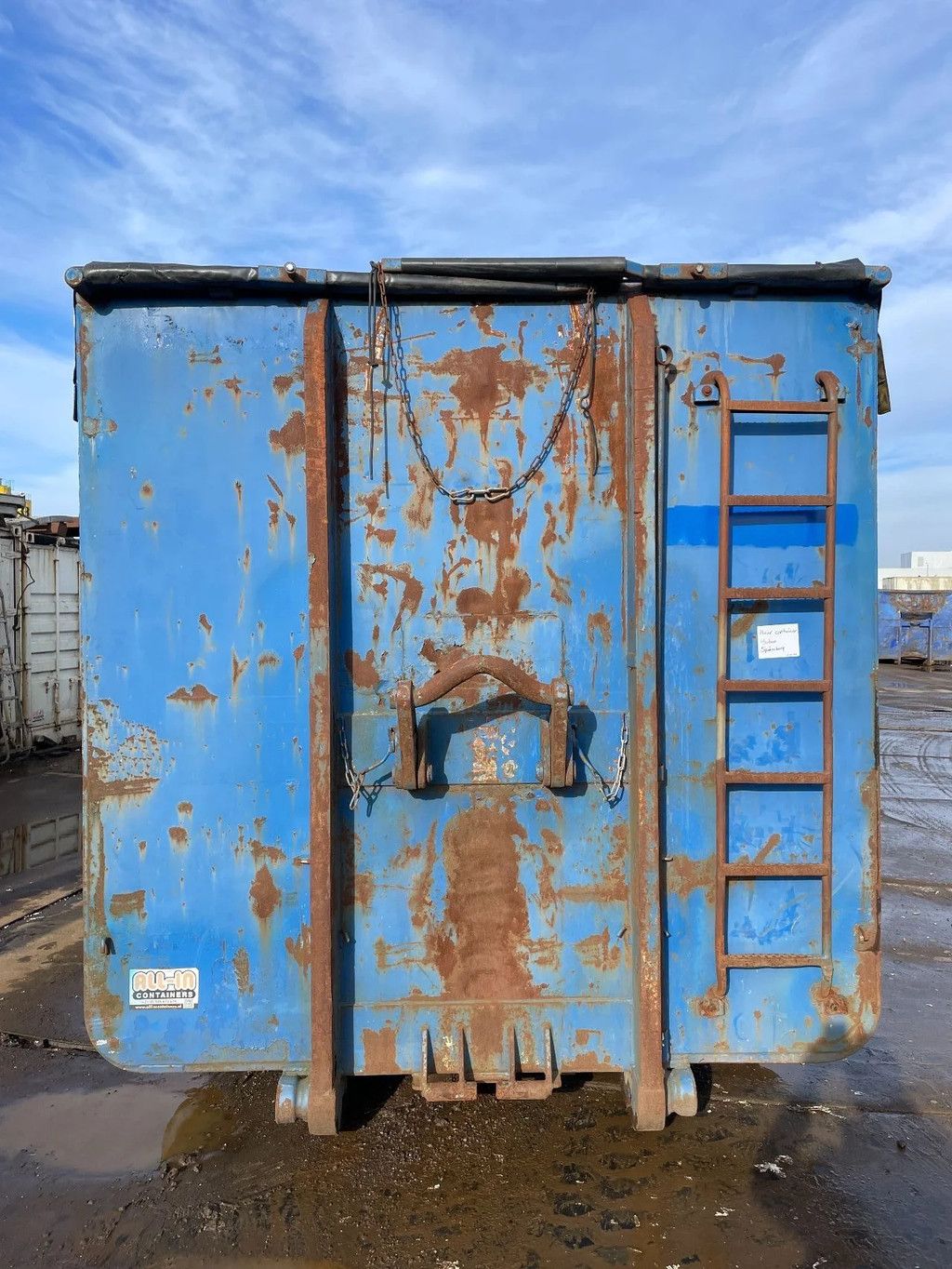 All in 40m3 afzetcontainer voorzien van klapnetten
