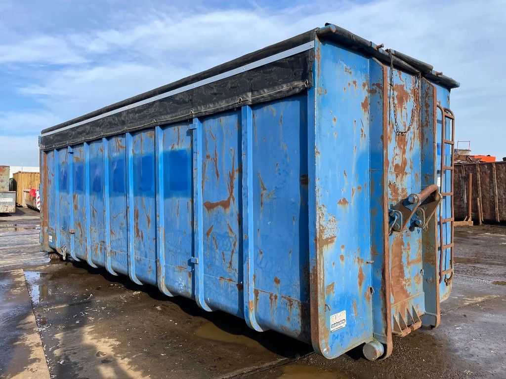 All in 40m3 afzetcontainer voorzien van klapnetten