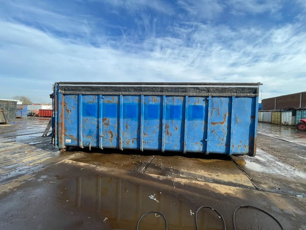 All in 40m3 afzetcontainer voorzien van klapnetten