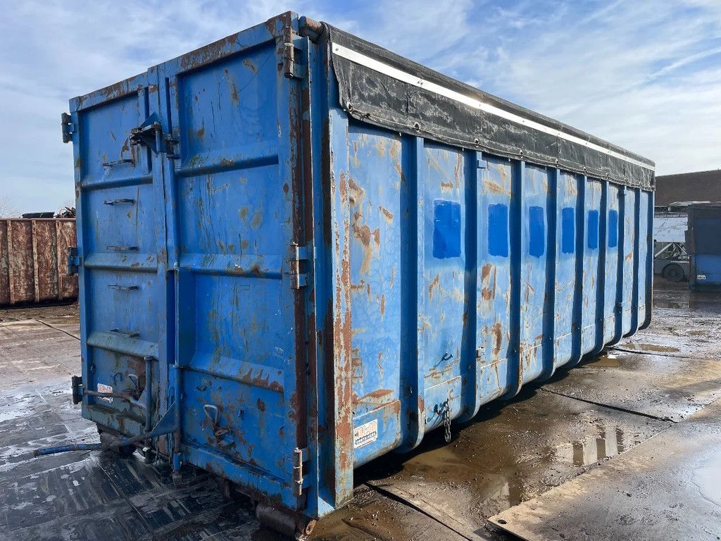 All in 40m3 afzetcontainer voorzien van klapnetten