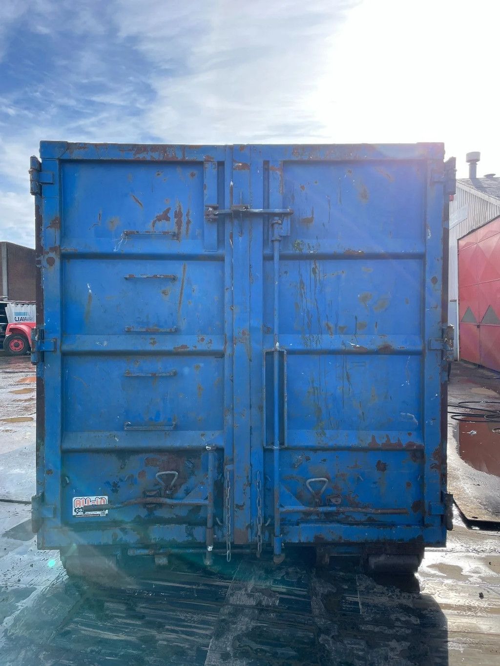 All in 40m3 afzetcontainer voorzien van klapnetten