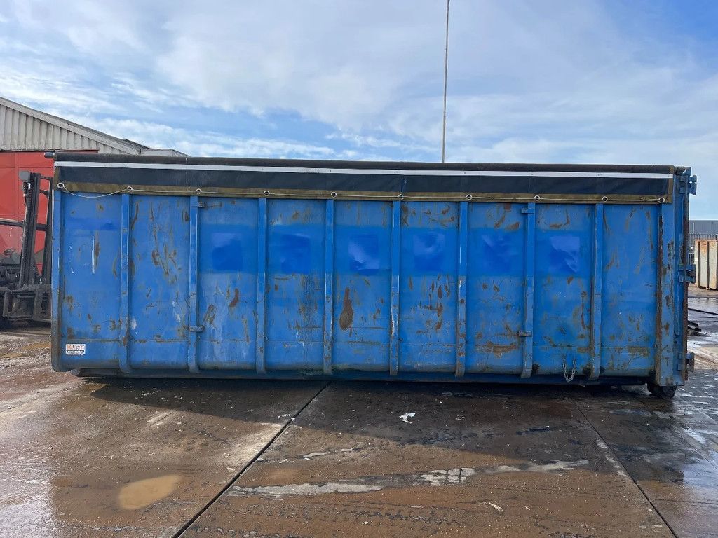All in 40m3 afzetcontainer voorzien van klapnetten