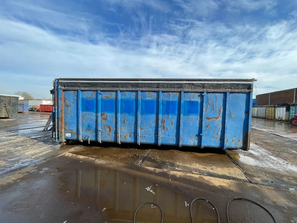 All in 40m3 afzetcontainer voorzien van klapnetten