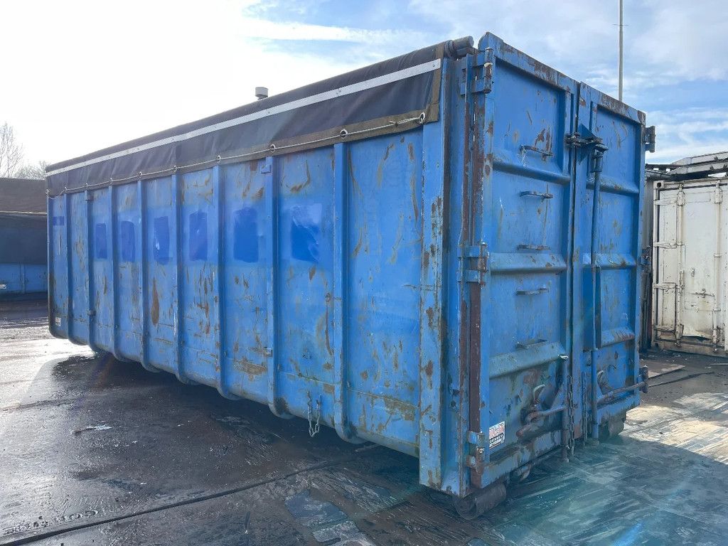All in 40m3 afzetcontainer voorzien van klapnetten