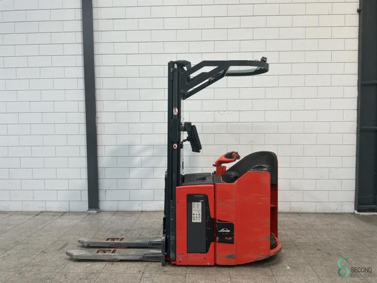 Stackers Electric Linde L14SP 2015 Triplex Double stock