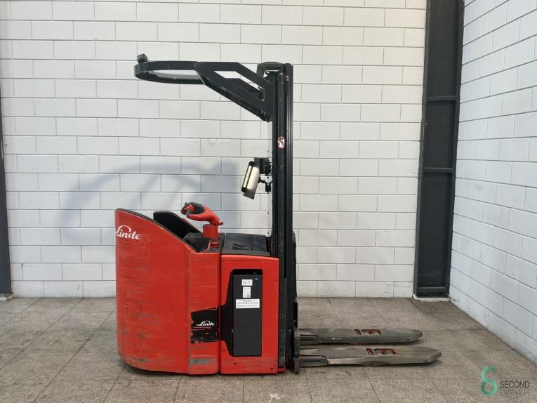 Stackers Electric Linde L14SP 2015 Triplex Double stock