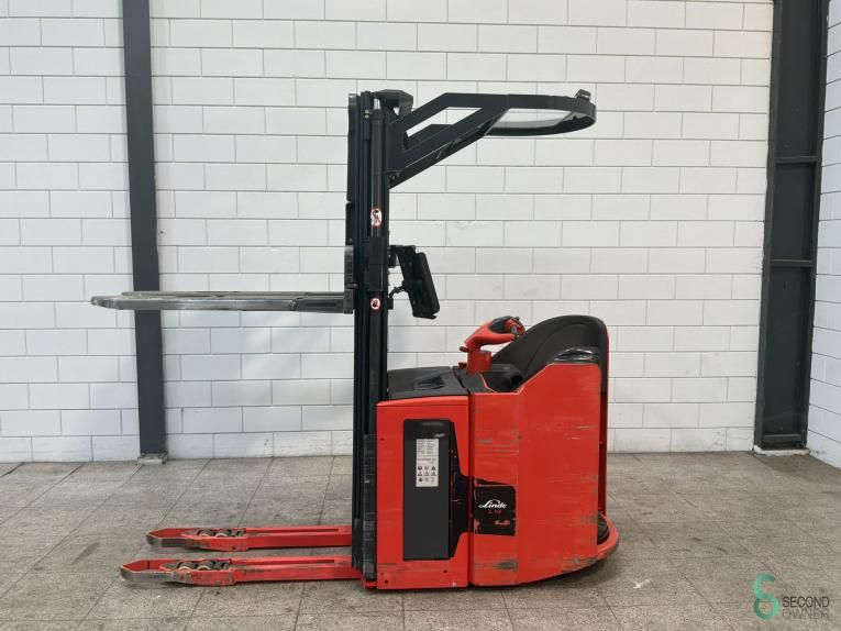 Stackers Electric Linde L14SP 2015 Triplex Double stock