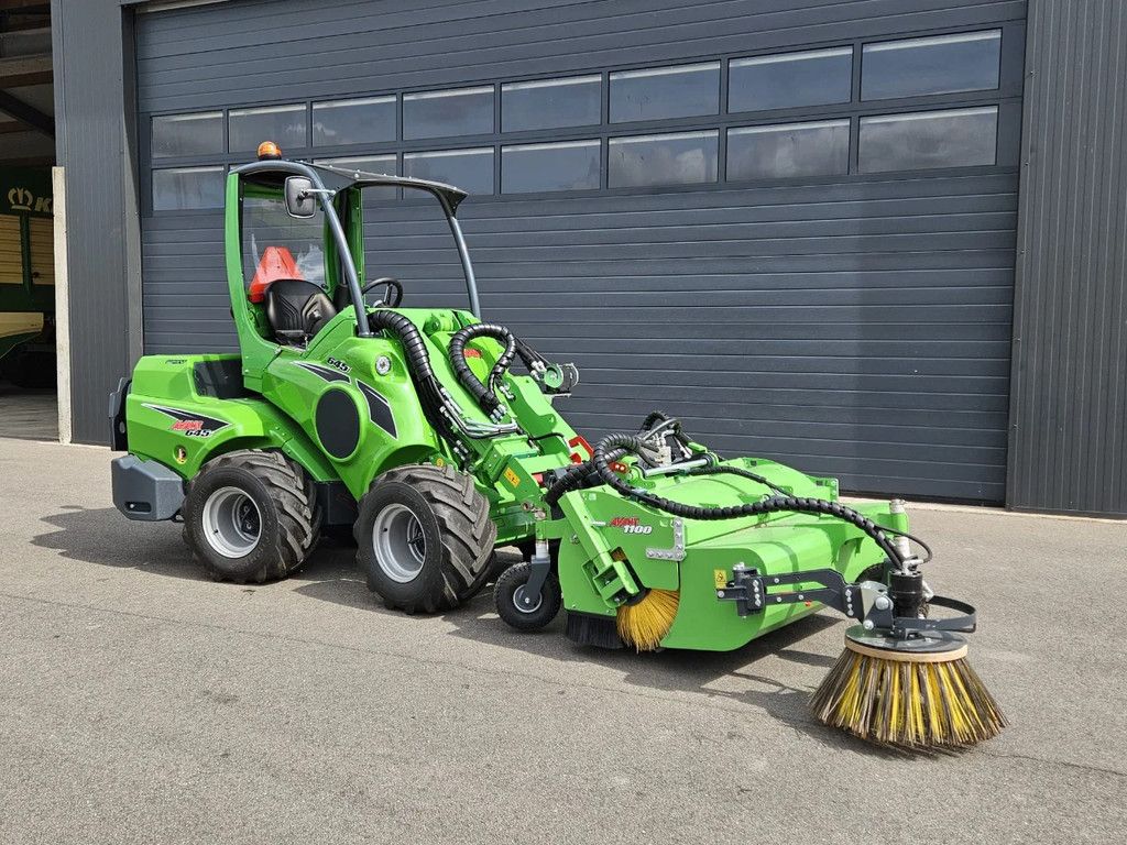 Avant 645i Rental mini-shovel