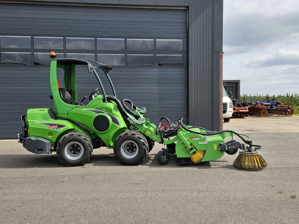 Avant 645i Rental mini-shovel