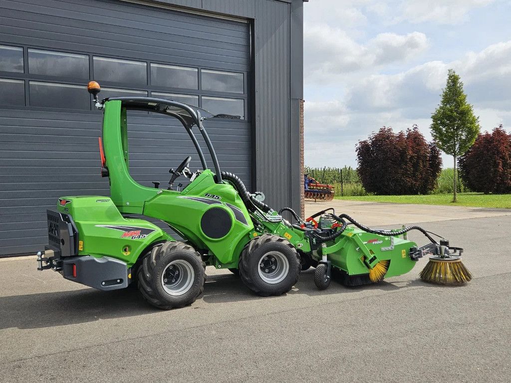 Avant 645i Rental mini-shovel