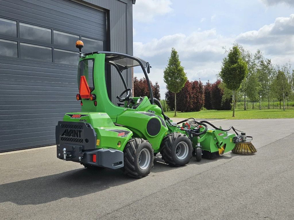Avant 645i Rental mini-shovel