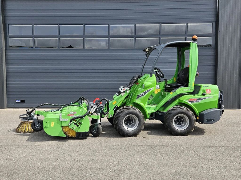 Avant 645i Rental mini-shovel