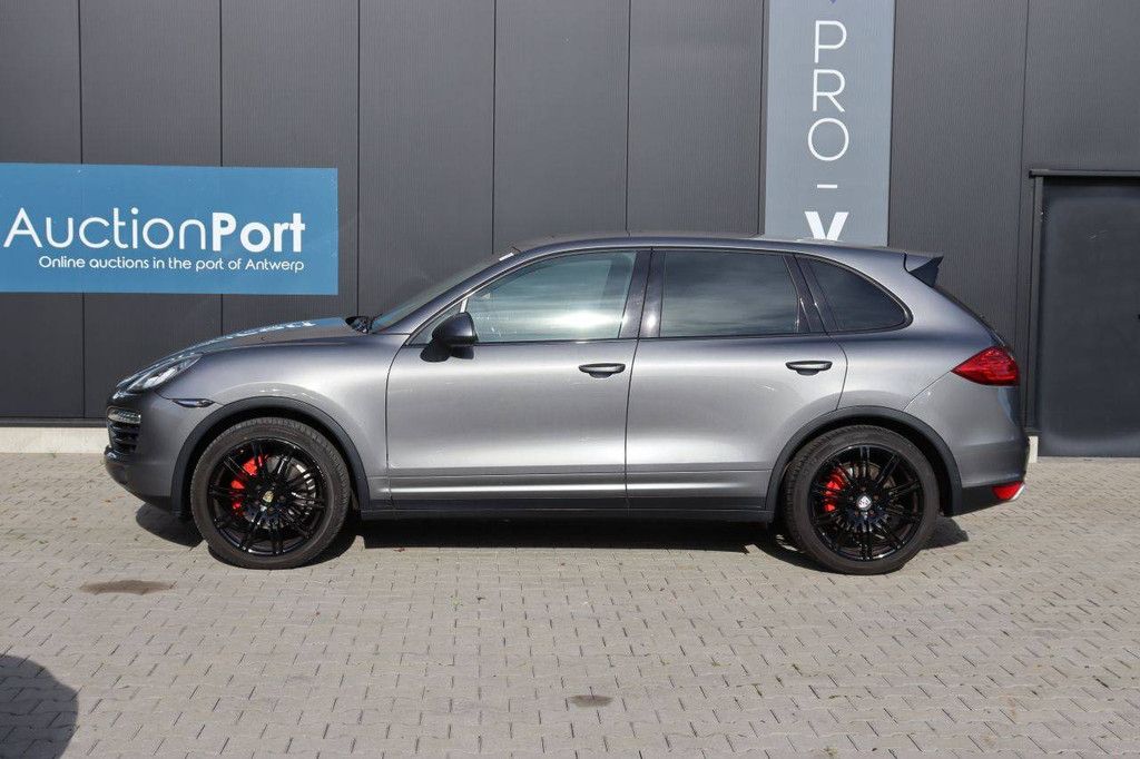 SUV Porsche Cayenne Diesel 2013 (Margin)