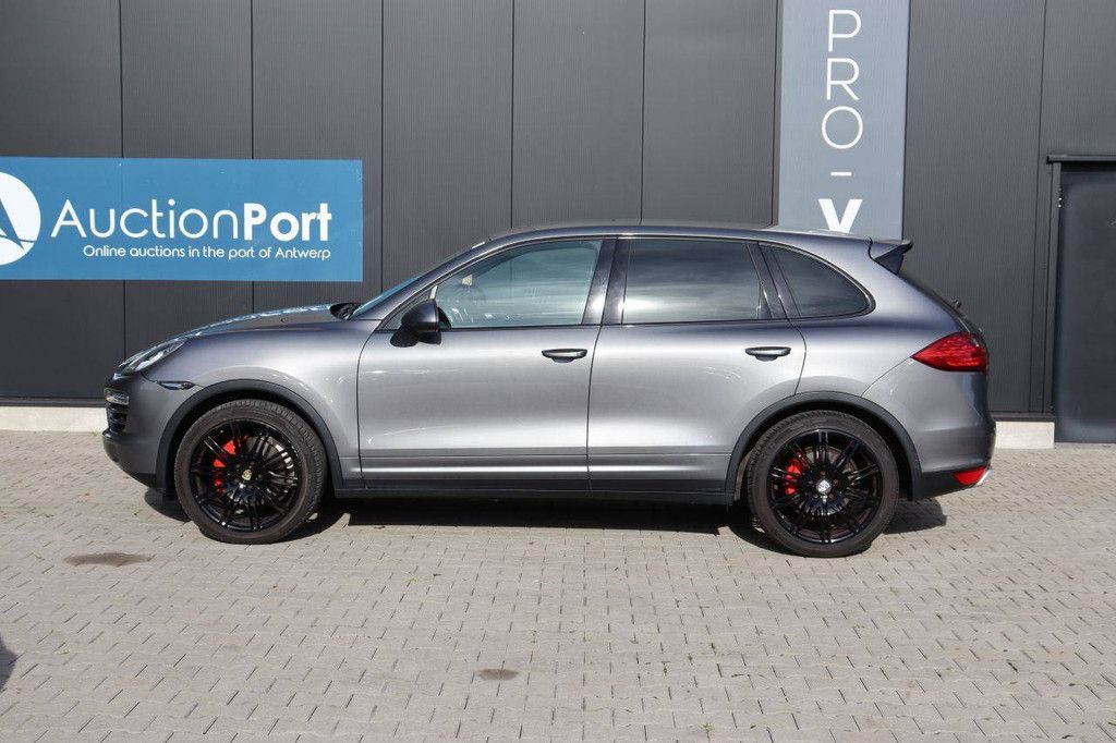 SUV Porsche Cayenne Diesel 2013 (Margin)