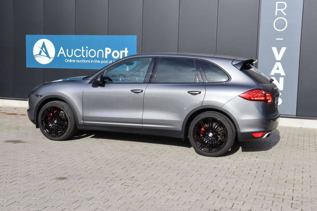 SUV Porsche Cayenne Diesel 2013 (Margin)