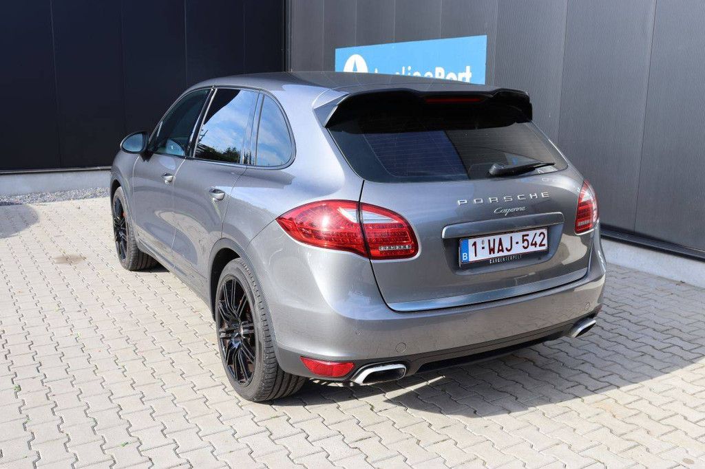 SUV Porsche Cayenne Diesel 2013 (Margin)