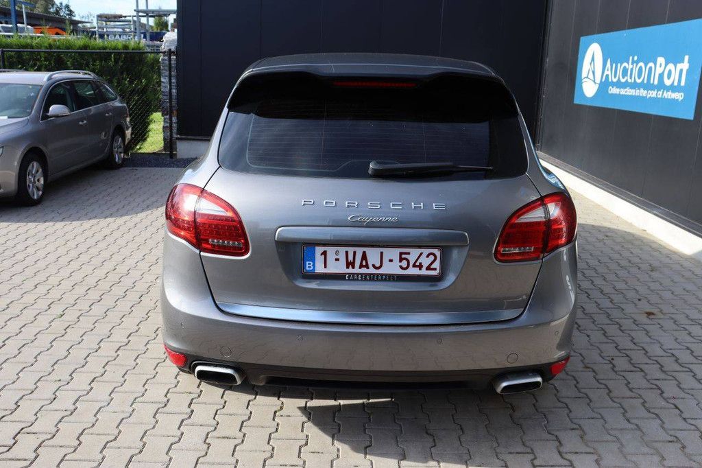 SUV Porsche Cayenne Diesel 2013 (Margin)