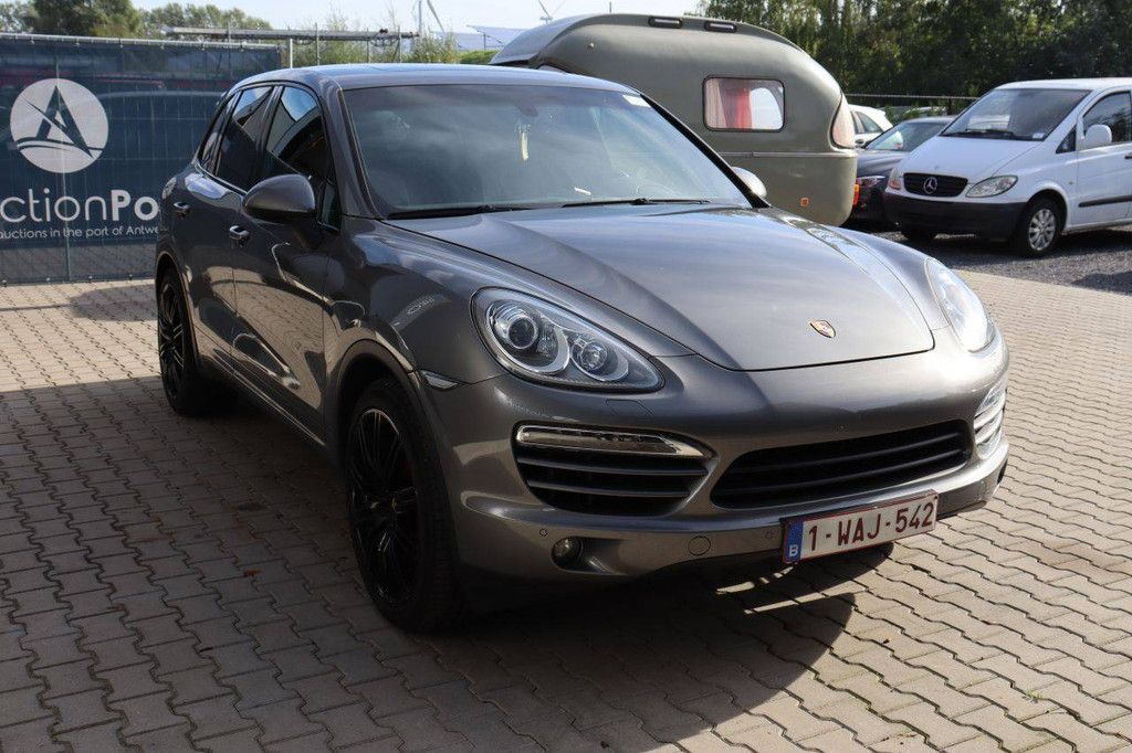 SUV Porsche Cayenne Diesel 2013 (Margin)