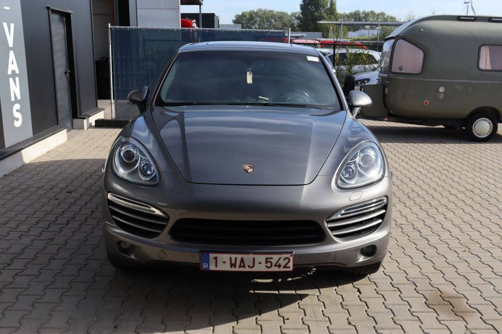 SUV Porsche Cayenne Diesel 2013 (Margin)