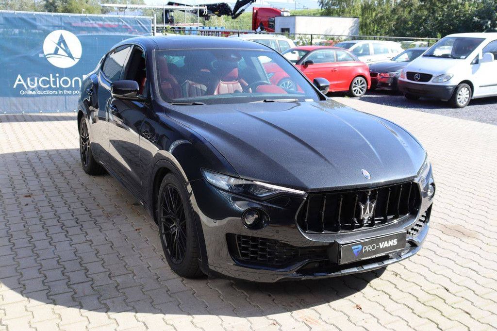 SUV Maserati Levante SUV Diesel (Margin)